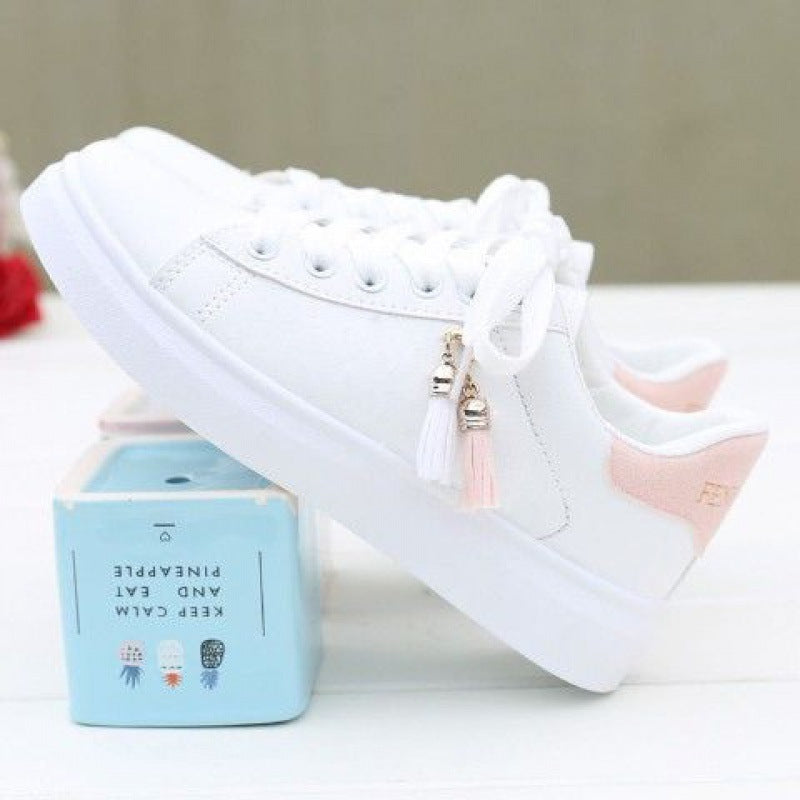 Fashionable Women's White Sneakers for Fall 2023