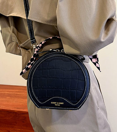 Versatile Crocodile Pattern Shoulder and Crossbody Bag