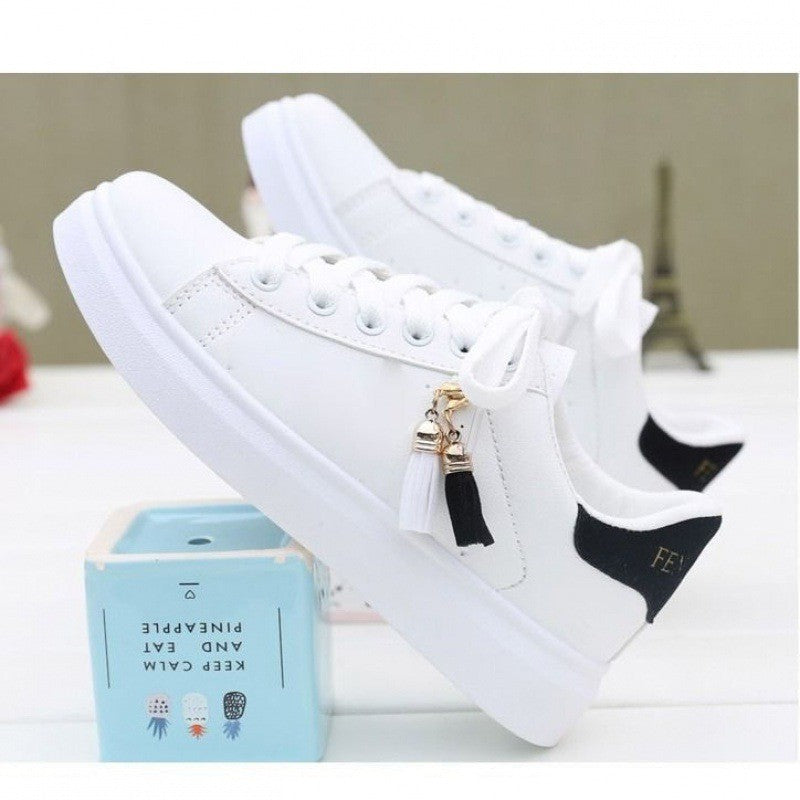 Fashionable Women's White Sneakers for Fall 2023