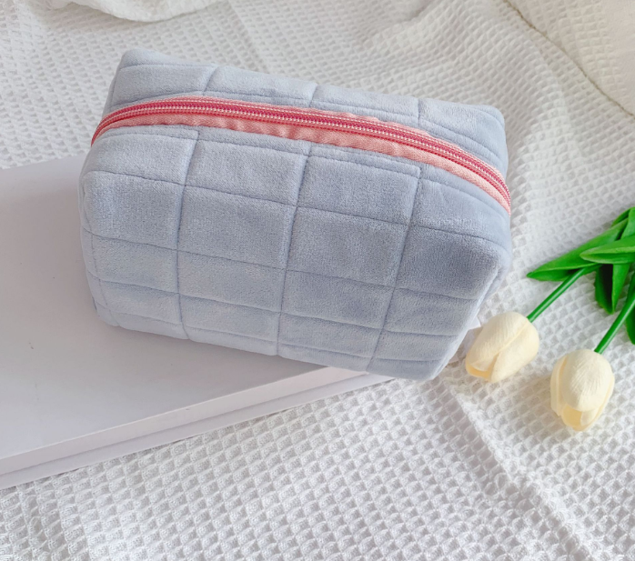 Large Capacity Pink Checkered Makeup Bag for Travel