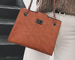 Crocodile Pattern Chain Shoulder Bag