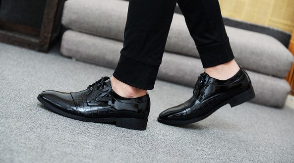 Men's Crocodile Pattern Pointed Leather Shoes