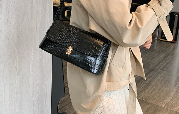 Women's 2019 Fashionable Crocodile Pattern Shoulder Bag