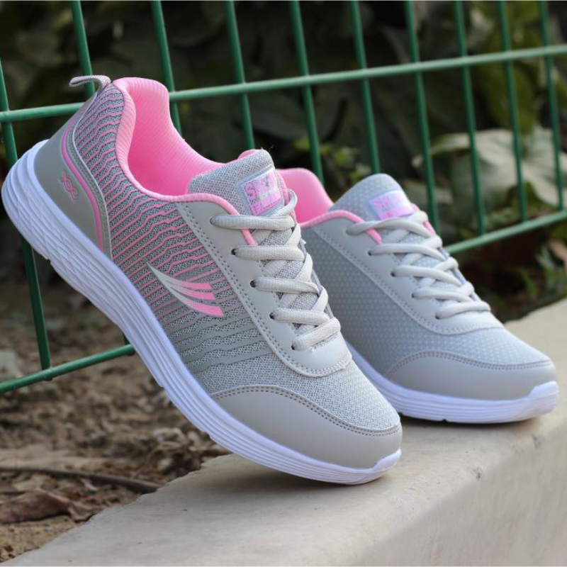Fashionable Women's Breathable Mesh Sports Shoes