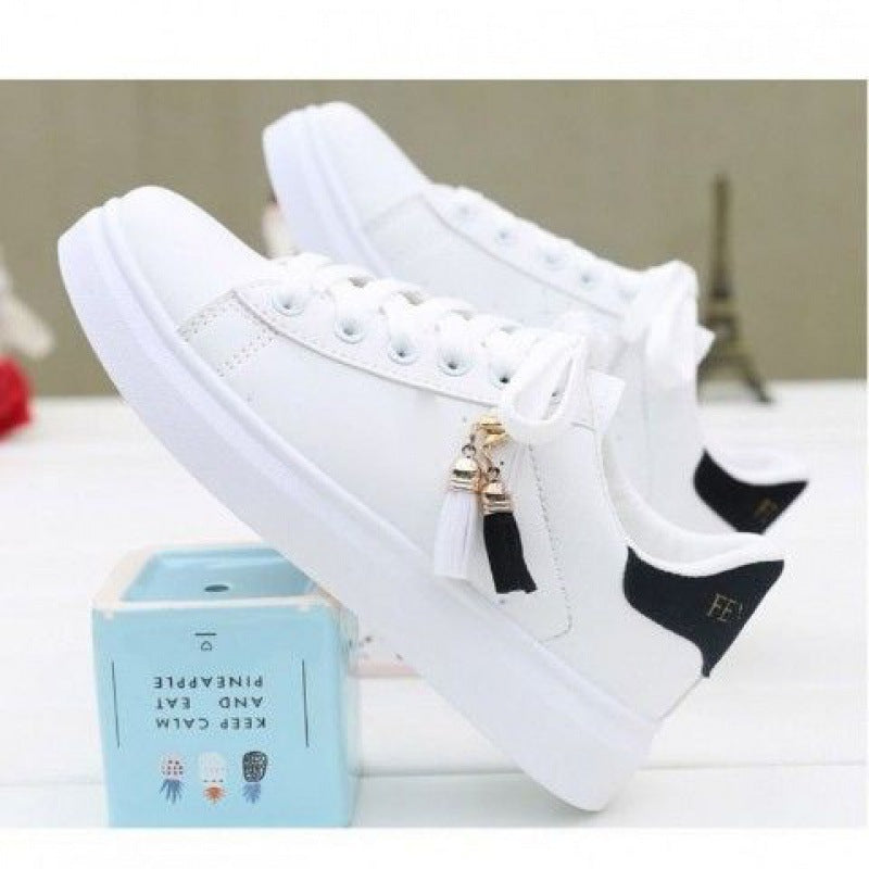 Fashionable Women's White Sneakers for Fall 2023