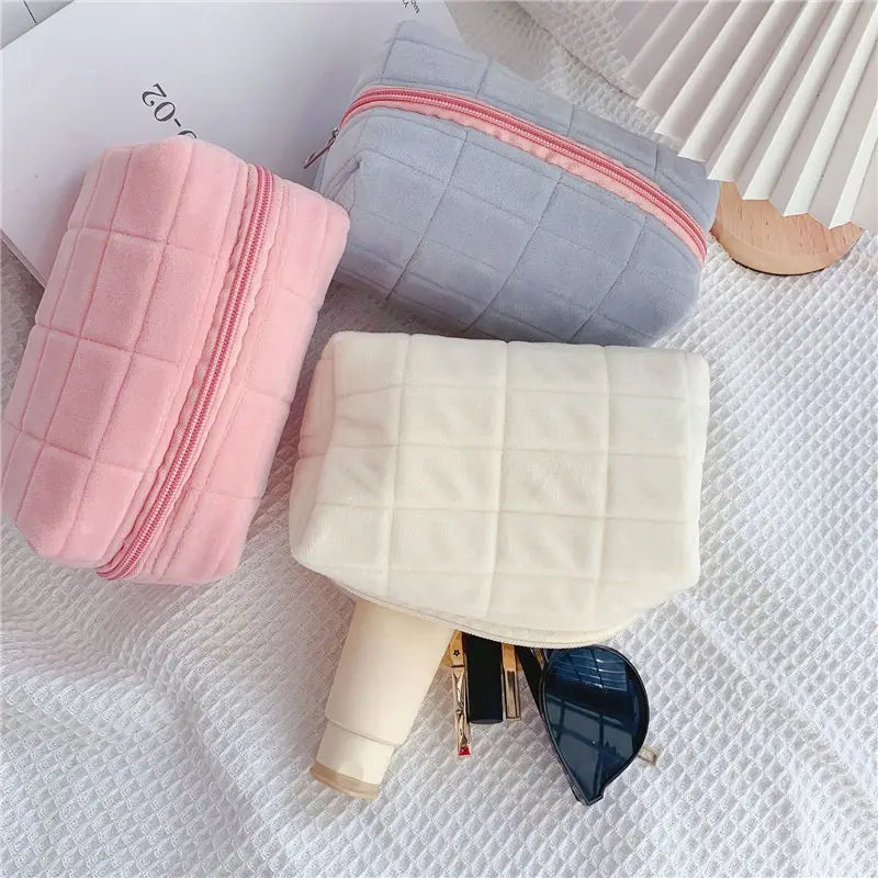 Large Capacity Pink Checkered Makeup Bag for Travel