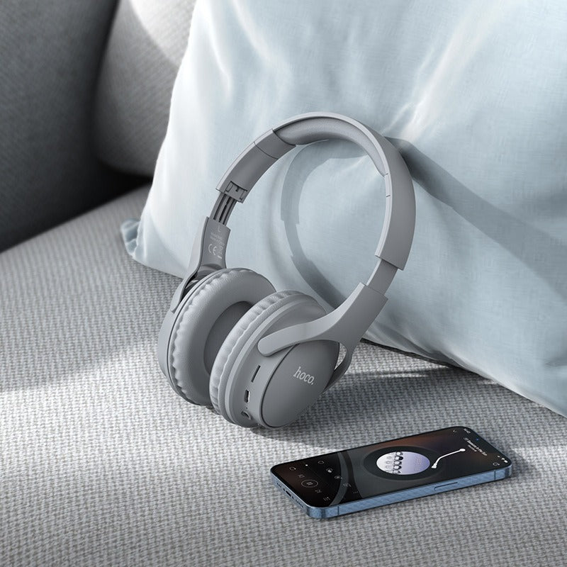 Foldable Wireless BT Headphones with Microphone and Bass