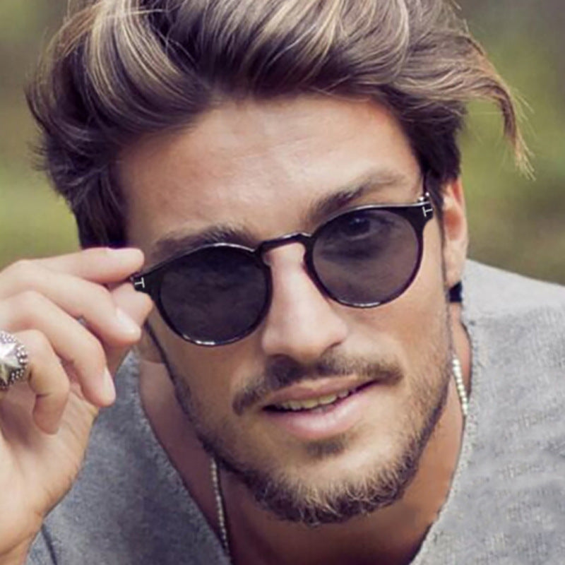 Retro Round Sunglasses for Men and Women (Black)