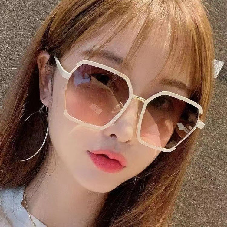 2022 Fashionable UV Protection Sunglasses for Women