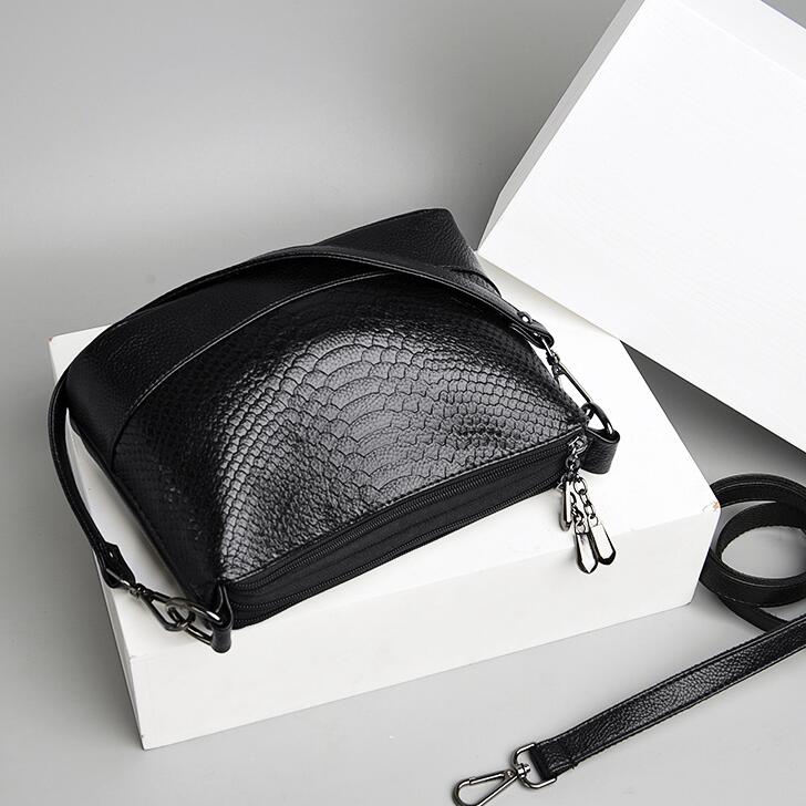 Women's Retro Crocodile Pattern Shoulder Crossbody Bag