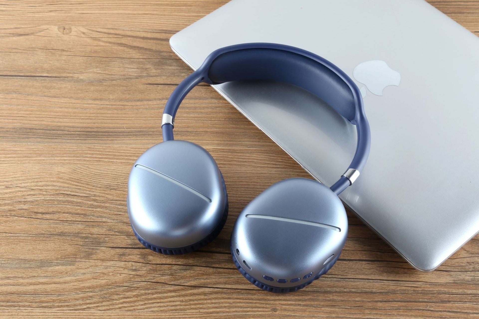 Hi-Fi Stereo Wireless Headphones with Microphone and Radio