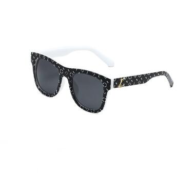 Model 8896 Fashion Sunglasses with UV Protection (One Piece)