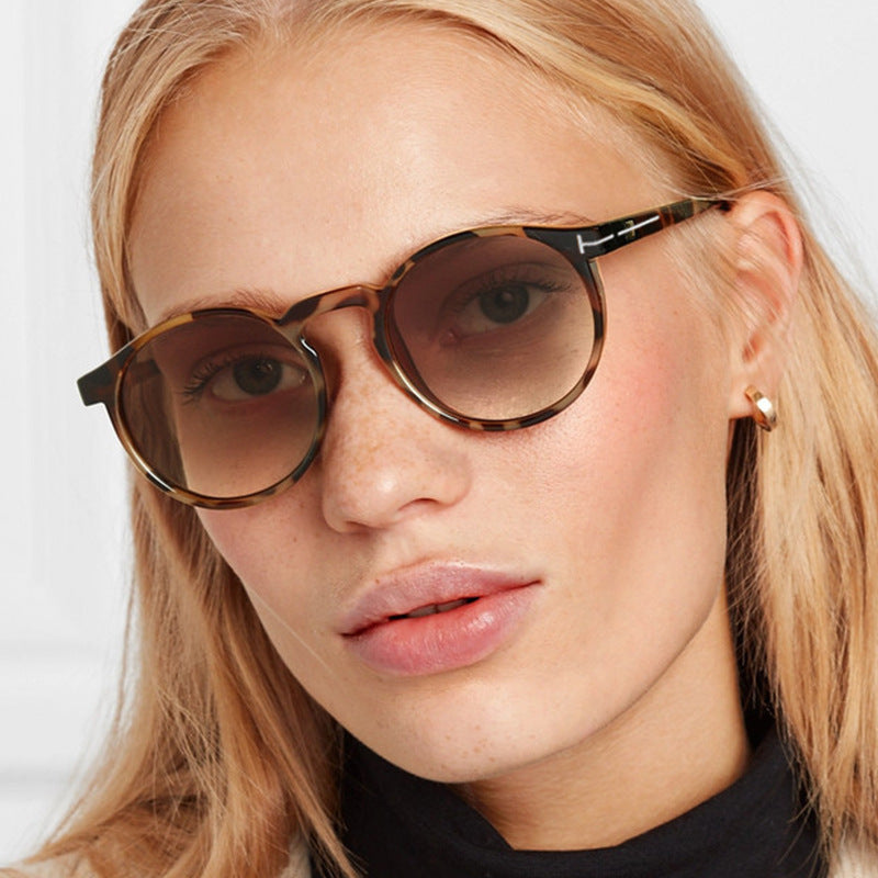 Retro Round Sunglasses for Men and Women (Black)
